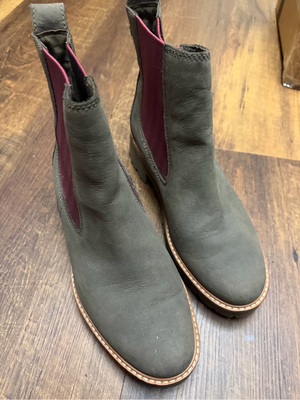 Women’s Chelsea Boots - Olive with Burgundy Elastic